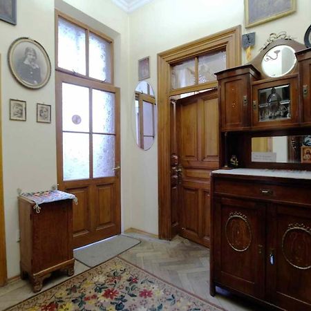"Eva Stories" Movie Apartment On Rynok Square Lviv Dış mekan fotoğraf