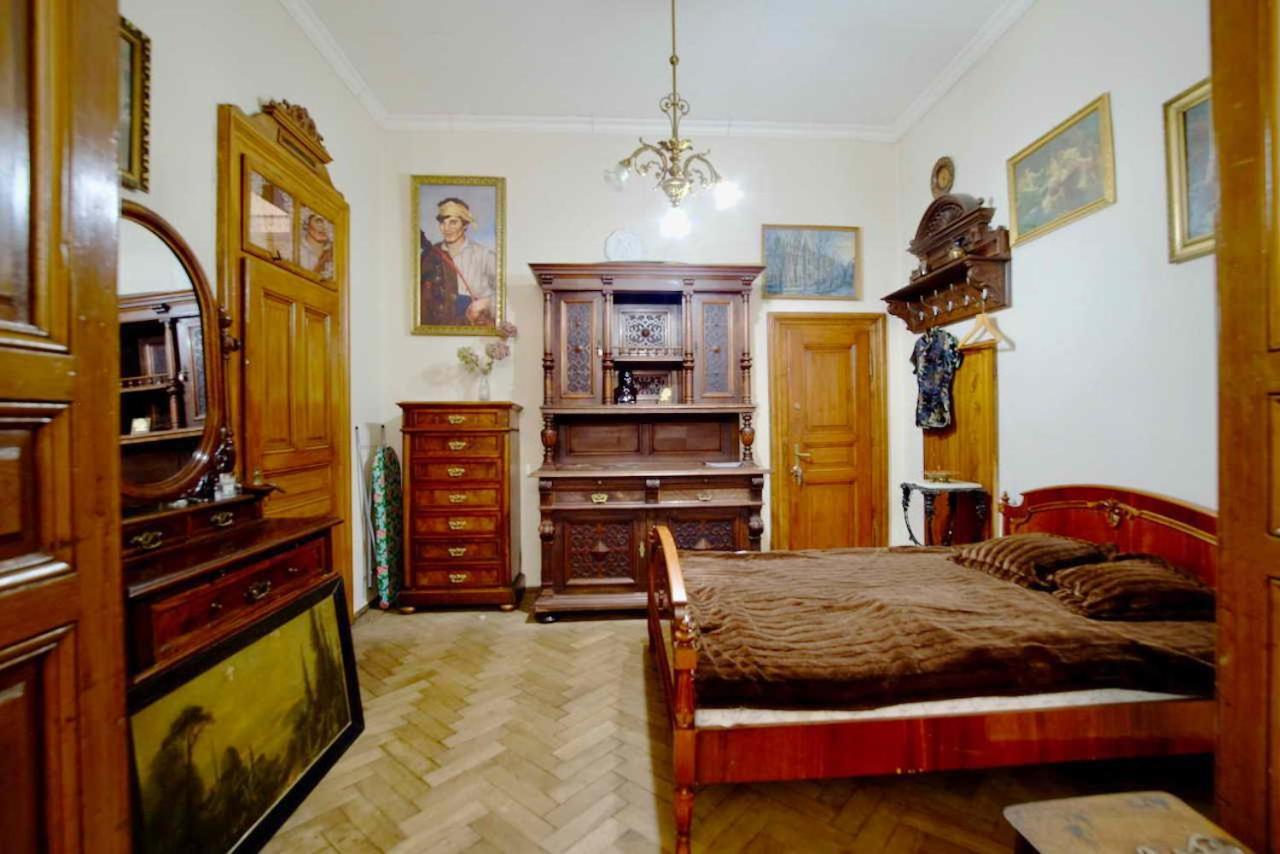 "Eva Stories" Movie Apartment On Rynok Square Lviv Dış mekan fotoğraf