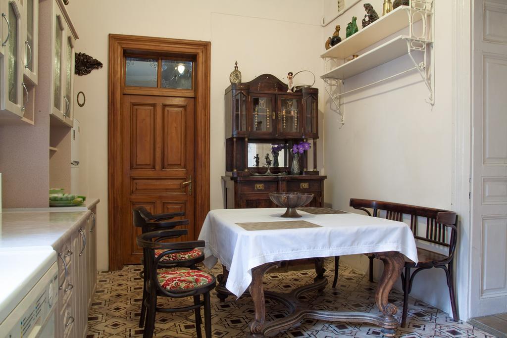 "Eva Stories" Movie Apartment On Rynok Square Lviv Dış mekan fotoğraf