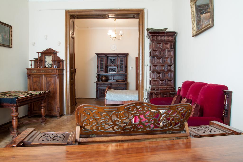 "Eva Stories" Movie Apartment On Rynok Square Lviv Dış mekan fotoğraf