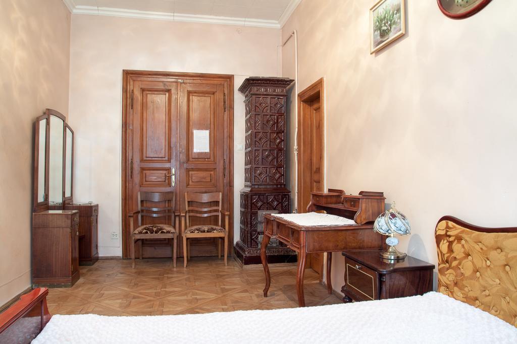 "Eva Stories" Movie Apartment On Rynok Square Lviv Dış mekan fotoğraf